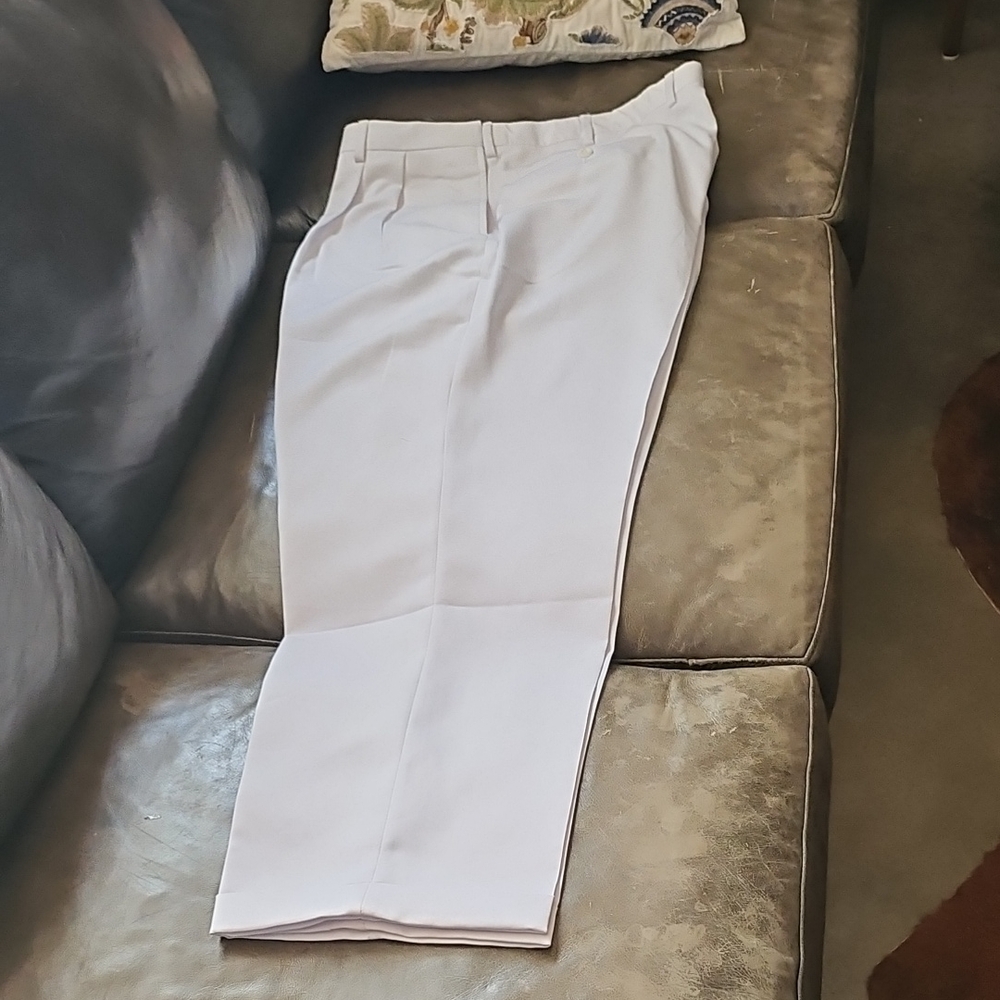 New W Tags Jos A Banks DAVID LEADBETTER COLL 42 X 30 White Polyester Golf Pants